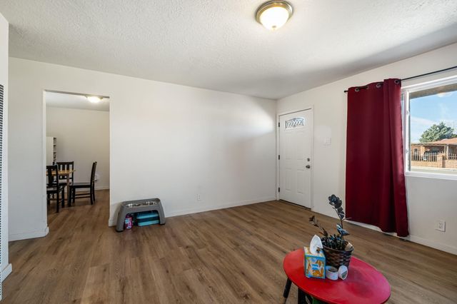 128 Espejo Street NE, Albuquerque, NM 87123
