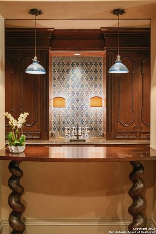 200 GENESEO RD, Terrell Hills, TX 78209