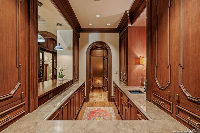 200 GENESEO RD, Terrell Hills, TX 78209