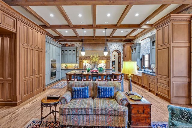 200 GENESEO RD, Terrell Hills, TX 78209