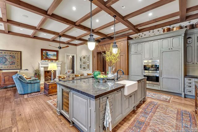 200 GENESEO RD, Terrell Hills, TX 78209