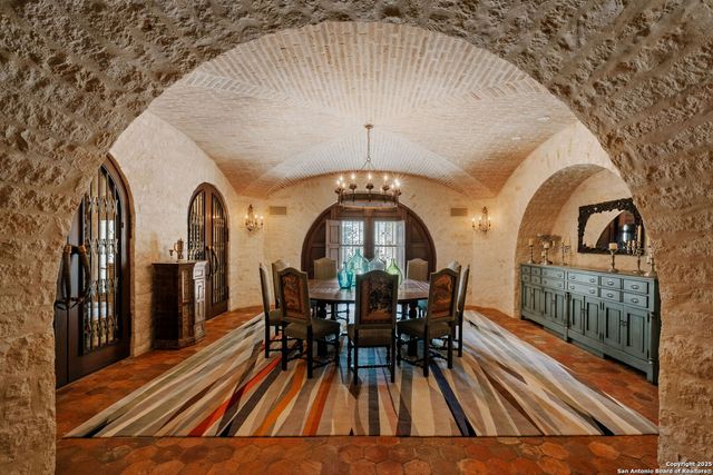 200 GENESEO RD, Terrell Hills, TX 78209