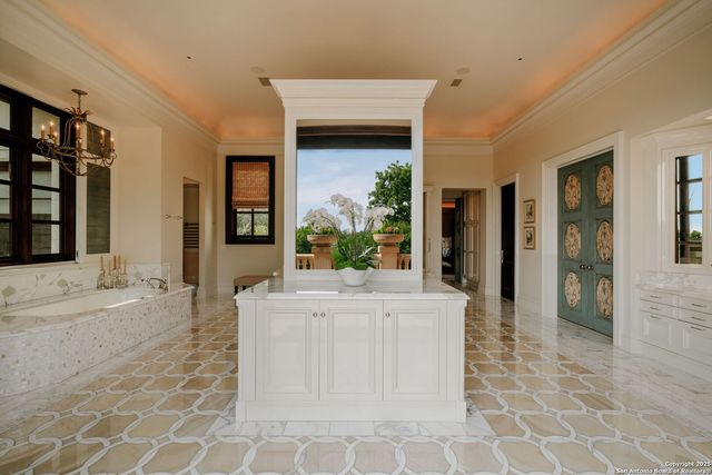 200 GENESEO RD, Terrell Hills, TX 78209