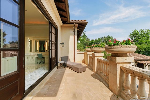 200 GENESEO RD, Terrell Hills, TX 78209