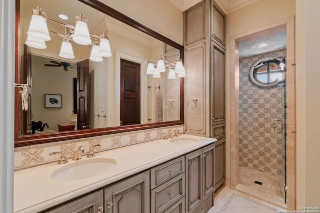 200 GENESEO RD, Terrell Hills, TX 78209