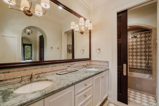 200 GENESEO RD, Terrell Hills, TX 78209