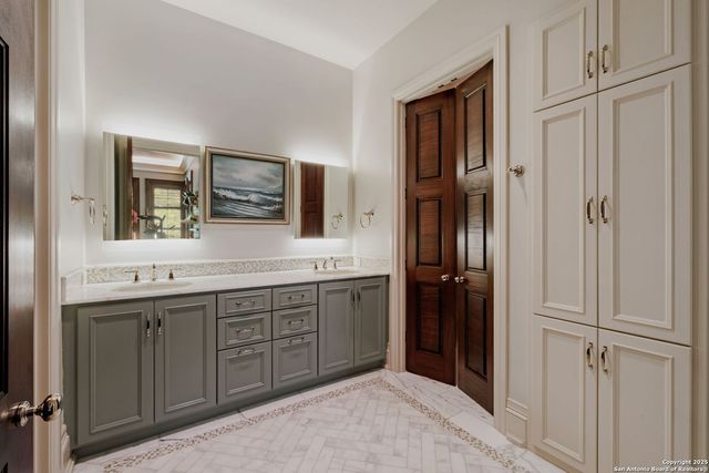 200 GENESEO RD, Terrell Hills, TX 78209