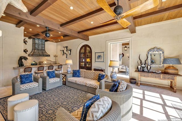 200 GENESEO RD, Terrell Hills, TX 78209