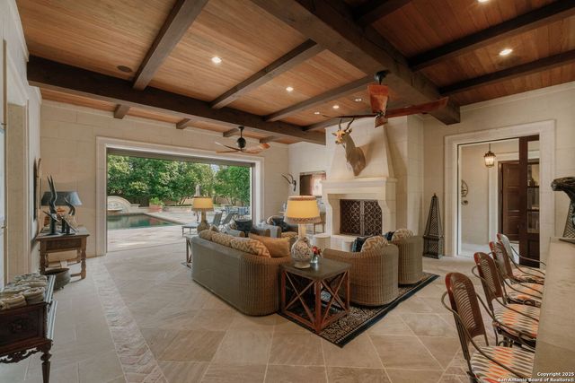 200 GENESEO RD, Terrell Hills, TX 78209