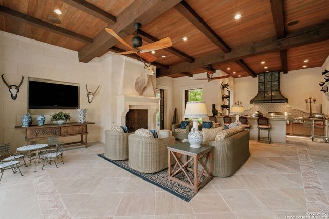 200 GENESEO RD, Terrell Hills, TX 78209