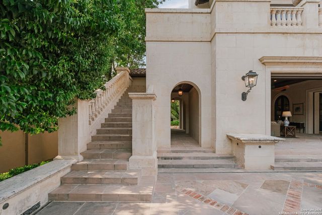 200 GENESEO RD, Terrell Hills, TX 78209