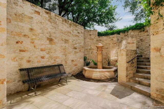 200 GENESEO RD, Terrell Hills, TX 78209