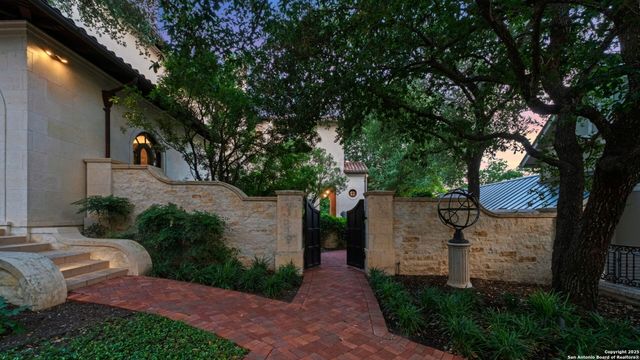 200 GENESEO RD, Terrell Hills, TX 78209