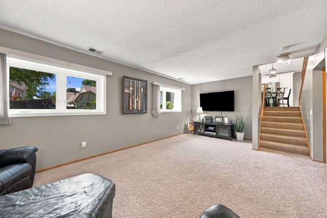 8590 Jorgensen Avenue S, Cottage Grove, MN 55016