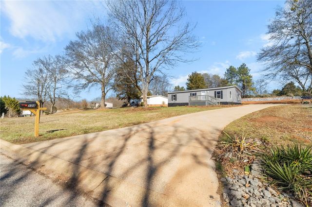 104 Wateree Lane, Williamston, SC 29697