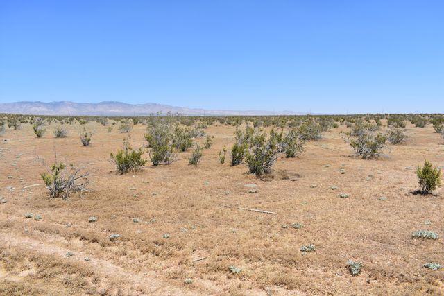 201 E Laguna Ave, Mojave, CA 93501