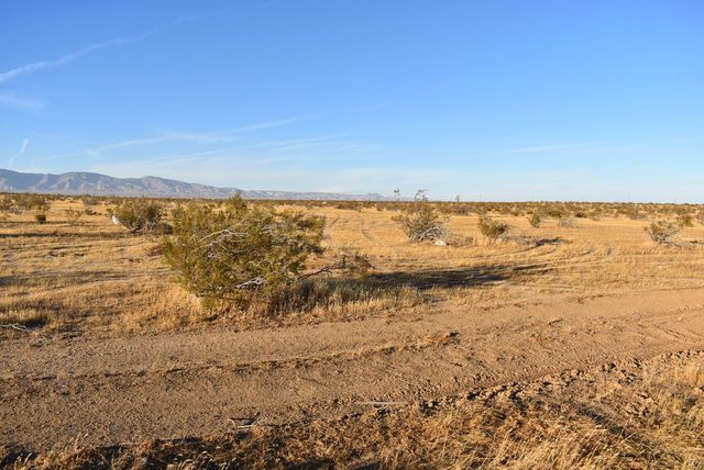 201 E Laguna Ave, Mojave, CA 93501