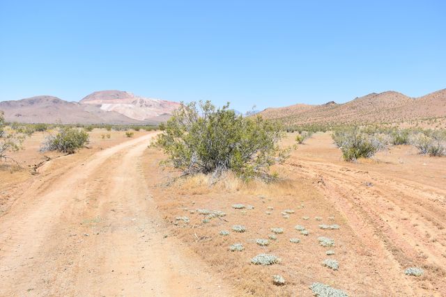 201 E Laguna Ave, Mojave, CA 93501