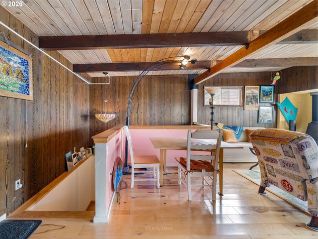 1582 SUNSET Ave, Oceanside, OR 97134