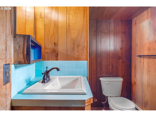 1582 SUNSET Ave, Oceanside, OR 97134