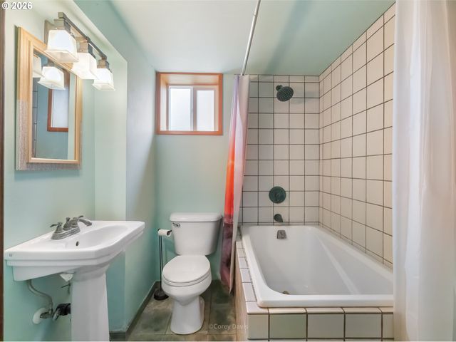 1582 SUNSET Ave, Oceanside, OR 97134