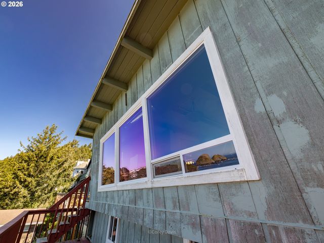 1582 SUNSET Ave, Oceanside, OR 97134