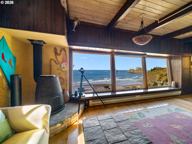 1582 SUNSET Ave, Oceanside, OR 97134