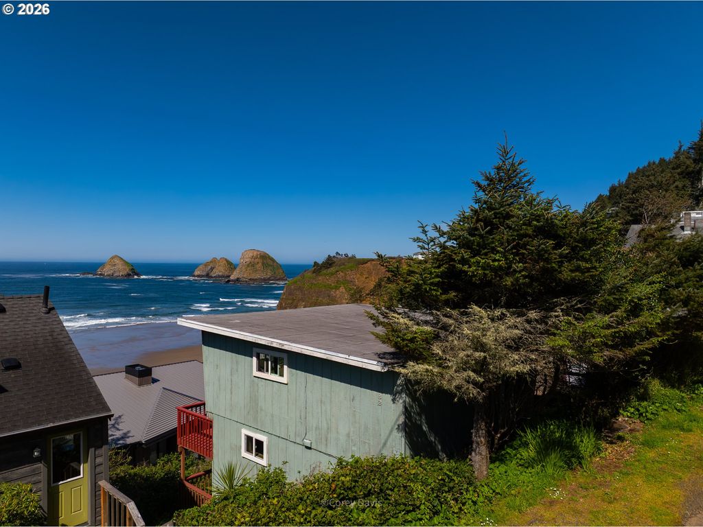 1582 SUNSET Ave, Oceanside, OR 97134