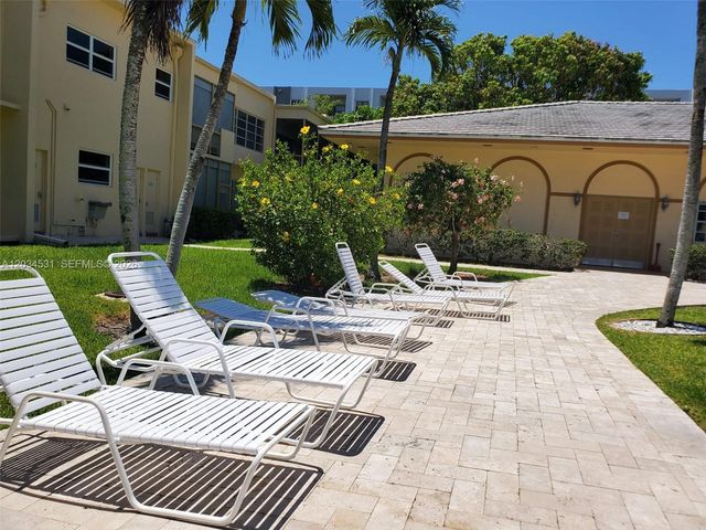851 NE 14th Avenue 414, Hallandale Beach, FL 33009