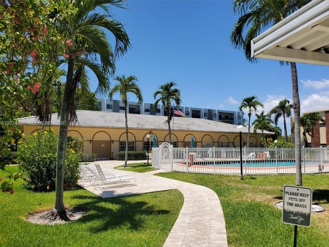 851 NE 14th Avenue 414, Hallandale Beach, FL 33009