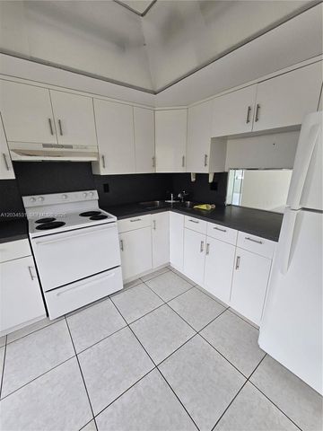 851 NE 14th Avenue 414, Hallandale Beach, FL 33009