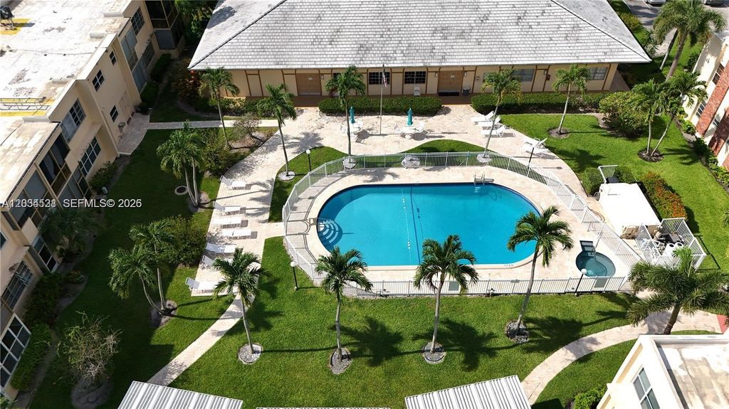 851 NE 14th Avenue 414, Hallandale Beach, FL 33009