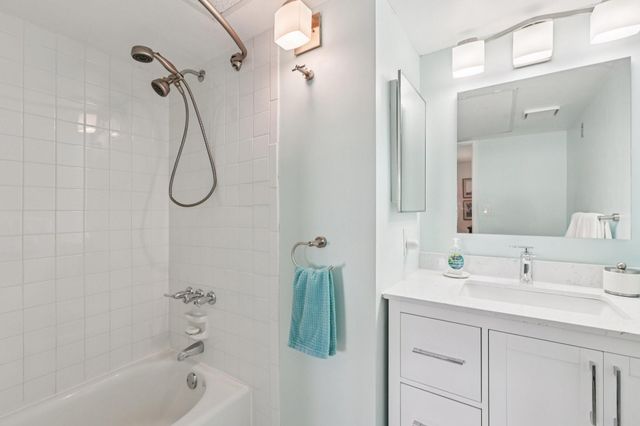 3129 Oakland Shores Drive A204, Oakland Park, FL 33309