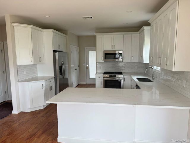 12 Gail Grace Court, Copiague, NY 11726