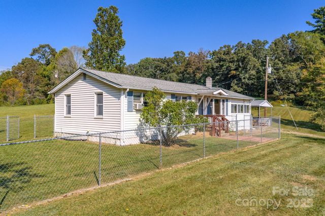 531 Bryson Road, Candler, NC 28715
