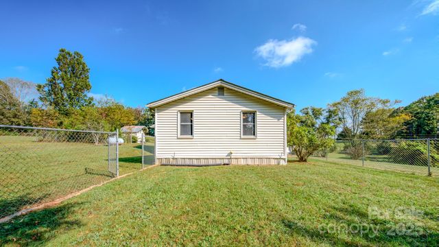 531 Bryson Road, Candler, NC 28715