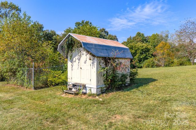 531 Bryson Road, Candler, NC 28715