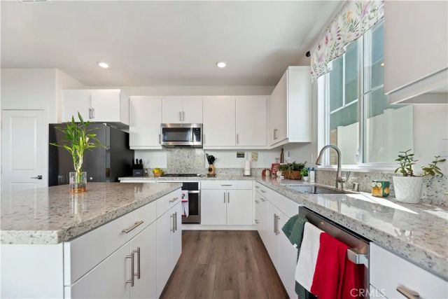 364 CASTAIC Way, Rialto, CA 92377