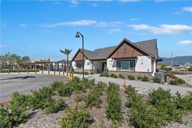 364 CASTAIC Way, Rialto, CA 92377
