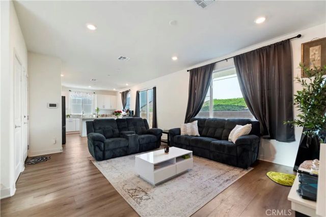 364 CASTAIC Way, Rialto, CA 92377