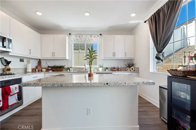 364 CASTAIC Way, Rialto, CA 92377
