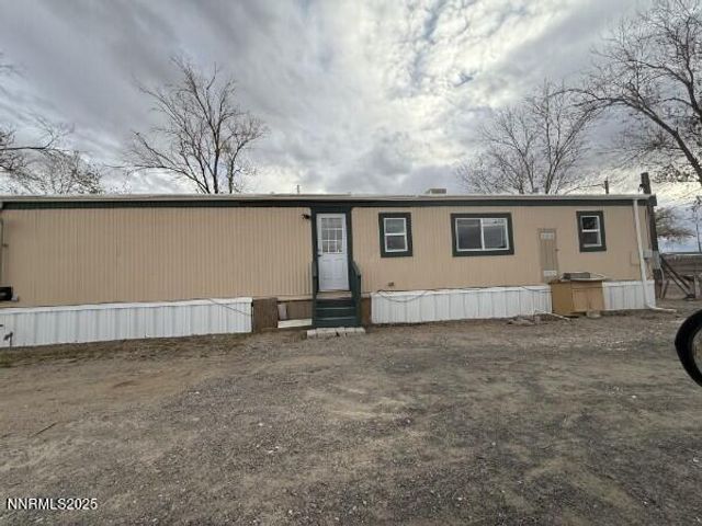 2735 Toiyabe Street, Silver Springs, NV 89429