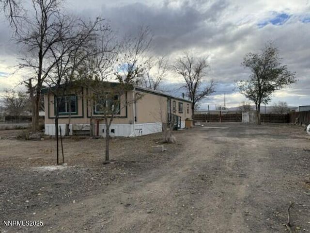 2735 Toiyabe Street, Silver Springs, NV 89429