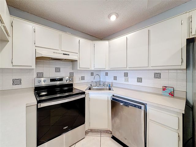 826 SKY PINE WAY G2, Greenacres, FL 33415