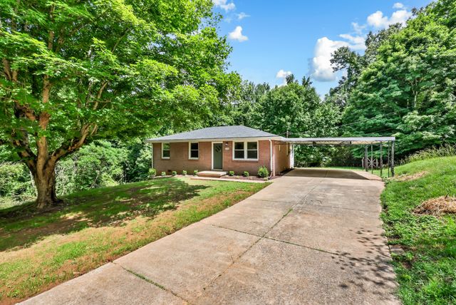 1446 Elm Hill Dr, Clarksville, TN 37040