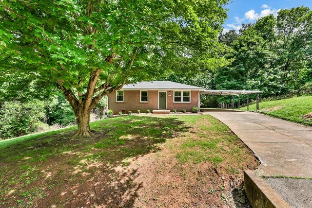 1446 Elm Hill Dr, Clarksville, TN 37040