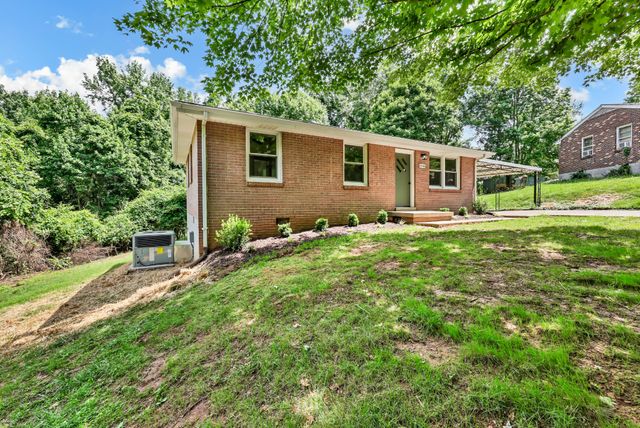 1446 Elm Hill Dr, Clarksville, TN 37040