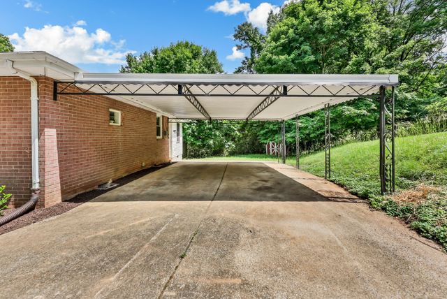 1446 Elm Hill Dr, Clarksville, TN 37040
