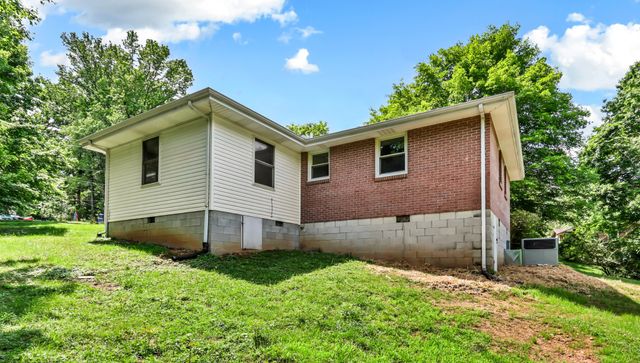 1446 Elm Hill Dr, Clarksville, TN 37040