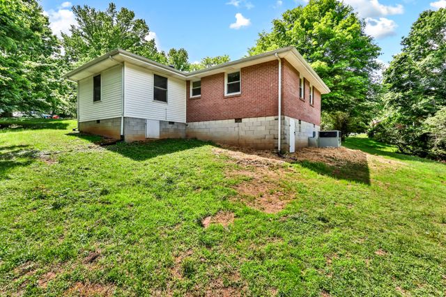 1446 Elm Hill Dr, Clarksville, TN 37040